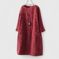 Damen Geripptes Rundhals-Midikleid mit Dreiviertelärmeln und Fronttaschen – Weinrot