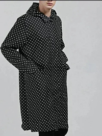 Damen klassischer Outdoor-Regenmantel | Wasserdichte – Schwarz polka