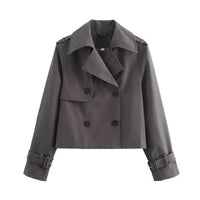 Charlotte | Damen Kurzer Doppelreihiger Trench Coat mit Schnallenärmeln – Grau