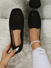Damen Loafer mit perforierter Oberfläche und quadratischem Zehenbereich – Schwarz mit Glitzer