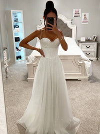 Damen Maxikleid mit Herzausschnitt Spaghettiträgern und glitzerndem Tüllrock – Weiß
