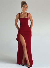 Damen Maxikleid mit Karree-Ausschnitt breiten Trägern und hohem Beinschlitz – Rot