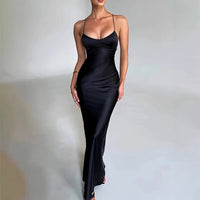 Damen Maxikleid mit Spaghettiträgern und Kreuzträgern am Rücken – Schwarz
