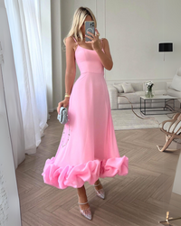 Damen Midikleid mit Spaghettiträgern Gerader Halspartie und Rüschensaum – Rosa