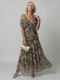 Damen Off-Shoulder Maxi Kleid mit Drapeé-Kragen und Raffbund – Grün mit Aquarelldruck