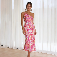 Damen One-Shoulder-Midikleid mit Blumenmuster und Drapierung am Schulterbereich mit glänzender Oberfläche – Rosa