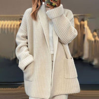 Elisabeth | Damen Oversize Strick-Cardigan mit V-Ausschnitt und Taschen – Elfenbein