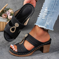 Damen Peep-Toe Mule-Sandalen mit Blockabsatz und Metallornament – Schwarz