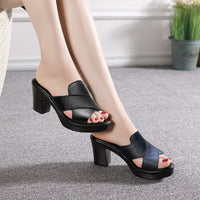 Damen Peep-Toe Mule-Sandalen mit Kreuzriemen und Blockabsatz – Schwarz