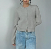Damen Strickjacke mit Rundausschnitt Durchgehender Knopfleiste Langen Ärmeln mit Rippbündchen auf Taillenlänge – Grau