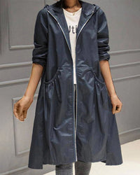Charlotte | Damen Wasserabweisender Langer Kapuzen-Trenchcoat aus Polyester – Marine