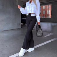 Damen Zweiteiliges Set mit Crop-Bluse Hemdkragen Brusttaschen und Schlaghose mit hohem Bund – Schwarz