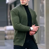 NILS - STRICKJACKE AUS DICKEM GEWIRKE – Oliv