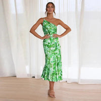 KORDULA - ASYMMETRISCHES MIDIKLEID MIT MUSTER – Grün