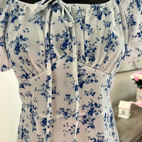 Midikleid mit Blumenprint und eckigem Ausschnitt – Blau