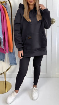 SAMIRA - SET AUS KAPUZENPULLOVER UND LEGGINGS – Schwarz