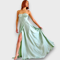 Victoria – Schulterfreies Abendkleid mit Rückenschnürung – Hellgrün