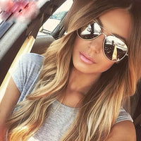 Heidi-Mode | Klassische Aviator-Sonnenbrille mit Goldenem Rahmen für Damen – Silberfarbener Rahmen. Weißes silberfarbenes Glas