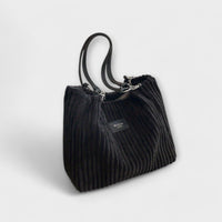 Malva – Weiche Schultertasche aus Velours – Schwarz
