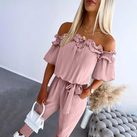 CAMILA – Schicker Off-Shoulder Volant-Hüftgurt-Jumpsuit – Rosa