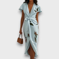 Amira – Elegantes Wickelkleid – Hellblau