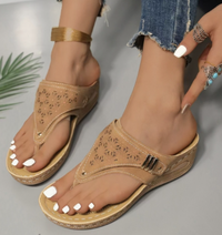 Aria | Clip-Toe-Keilsandalen für Frauen Aus Leder – Hellbraun