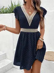 Alice - Elegantes A-Linien-Kleid mit V-Ausschnitt aus französischer Spitze für Frauen – Marine