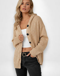 Strickjacke für Damen mit Kapuze und großen schwarzen Knöpfen – Khaki