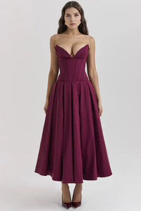 Damenkleid | Trägerlose Ausführung und mittlere Länge – Bordeauxrot