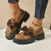 Eliza – Glänzende Plateau-Loafer – Khaki