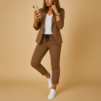 Aletha - Eleganter Damenblazer mit Hose – Braun