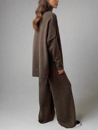 Hedda | Turtleneck Lounge Set mit Weitbein-Hose – Braun