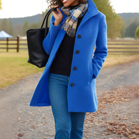 Helga | Klassischer Wintermantel mit Knopfleiste – Blau
