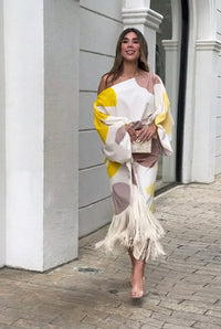 Valira - One-Shoulder-Midikleid mit Fransen – Amarillo blanco