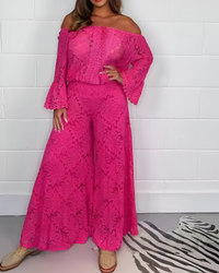 Lovely | Schulterfreier Jumpsuit aus Spitze mit weitem Bein – Rosa