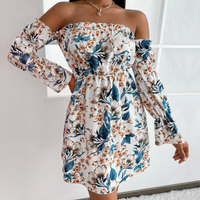 Sommerkleid für Damen – Schulterfreies Midikleid mit tropischem Muster – Weiß mit Blumendruck