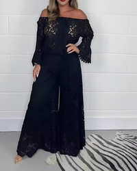 Lovely | Schulterfreier Jumpsuit aus Spitze mit weitem Bein – Schwarz