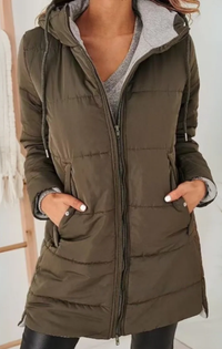 Nila™ - Lässige Daunenjacke mit Kapuze – Oliv