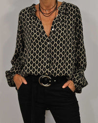 Celia - Langärmelige Bluse mit V-Ausschnitt und geometrischem Druck – Schwarz