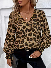 Emily - Schicke Bluse mit Leopardenmuster und V-Ausschnitt – Braun