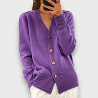 Heliora – Strickjacke mit Herzknöpfen – Lila