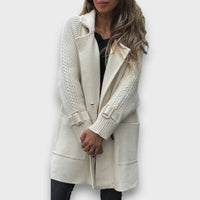Mirela – Eleganter Strickmantel – Weiß