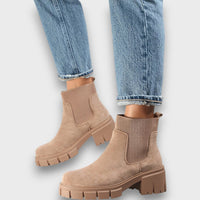 Clara | Ribbed Chelsea Boots Damen modern elegant – Aprikose