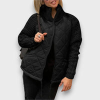 Ravinne – Steppjacke mit Strickärmeln – Schwarz