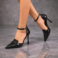 Ingeborg | Damen Spitze Absatzschuhe mit Knöchelriemen – Schwarz