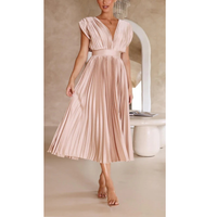 Kaitlyn | Plissee Midikleid mit V-Ausschnitt – Champagner