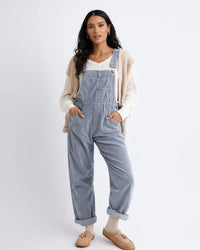 Latzhose für Damen im lässigen Stil weich strukturiert mit angenehmer Haptik – Grau