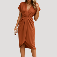 Leonie | Damen Wickelkleid Midi V-Ausschnitt – Hellbraun