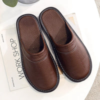 Hugo | Bequeme vegane Lederslippers – Luxus & Entspannung – Braun