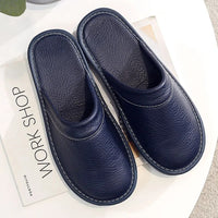 Hugo | Bequeme vegane Lederslippers – Luxus & Entspannung – Blau